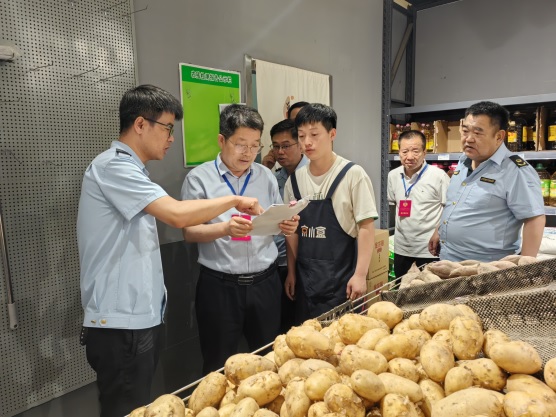 1716168693270239.jpg (圖片新聞)秦都區政協調研食品安全監管工(1192280)-20240520093042.jpg