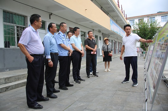 （側(cè)欄 圖片新聞）丹鳳縣政協(xié)開(kāi)展專題調(diào)研(1270416)-20240814080037.jpg