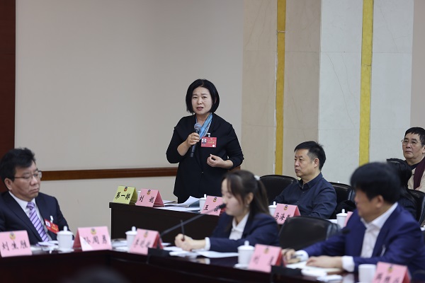1737157649128884.jpg 省政協十三屆三次會議第一聯組討論現場劉妮(1426974)-20250118074517.jpg