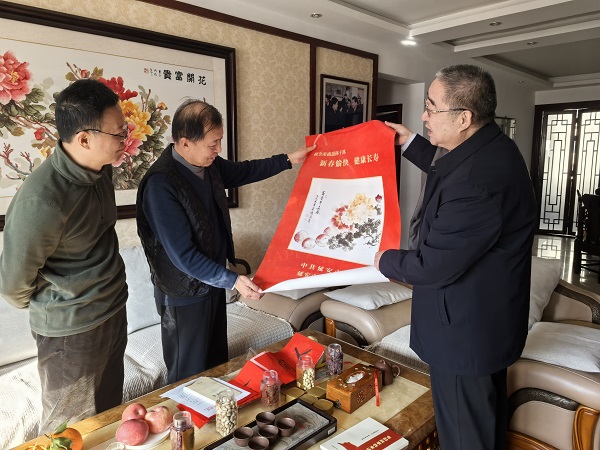 1737590926748753.jpg 延安市政協走訪慰問離退休干部(1434368)-20250123080727.jpg