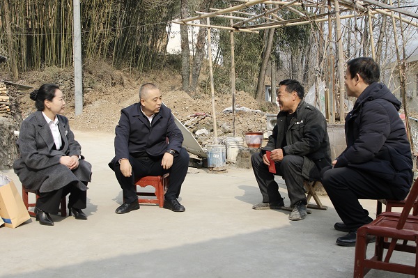 慰問困難群眾 (1)(1439182)-20250127075747.jpg